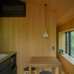 ミニマルなダイニングキッチン。